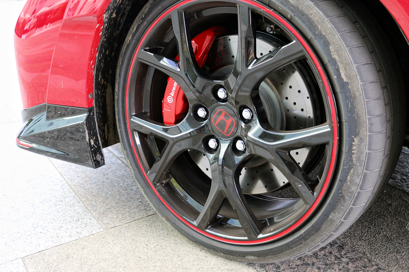 Illustration for article titled The 2015 Honda Civic Type R Is A Loud Joyride All Day Long